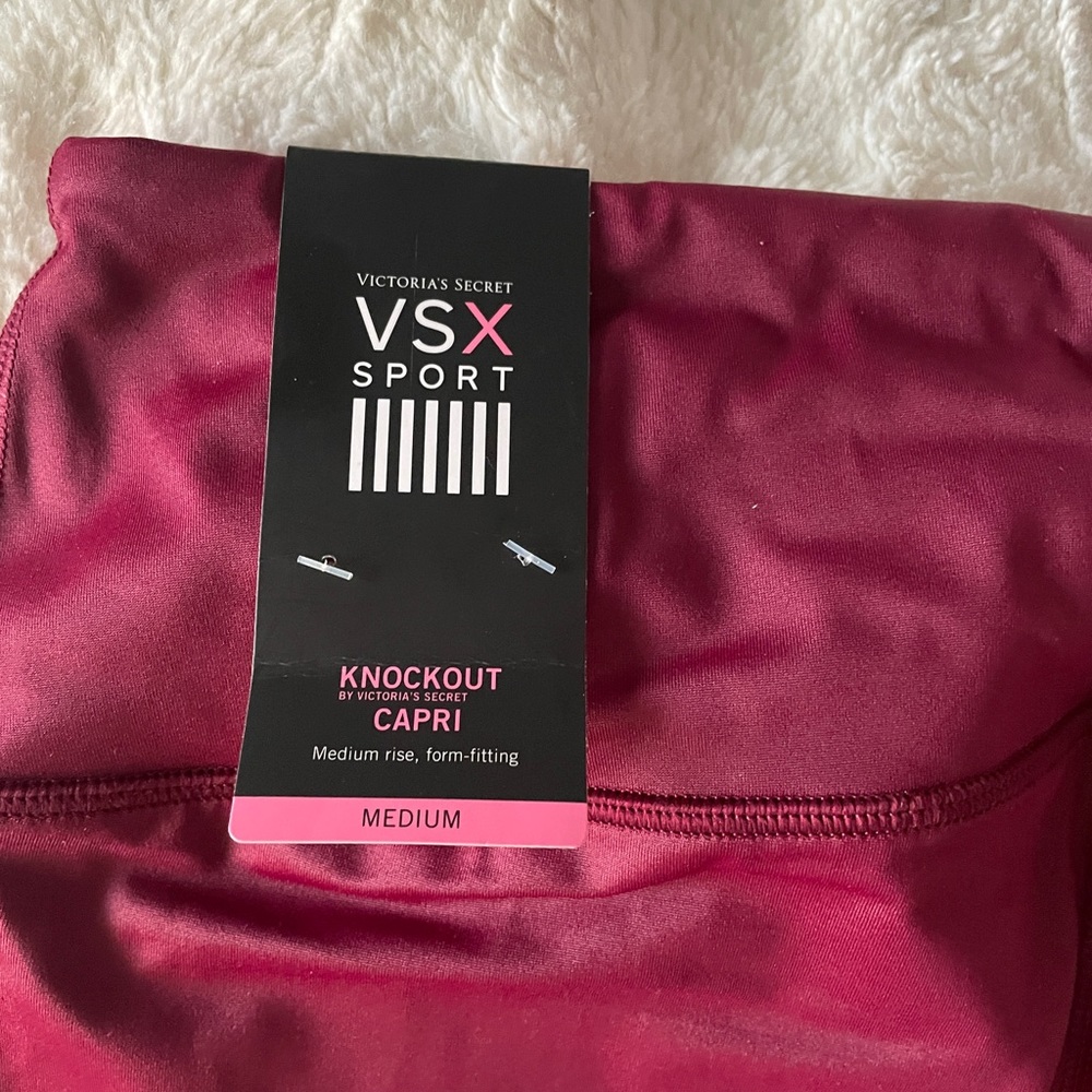 Victoria’s Secret Cropped Knockout Capri Legging Size M NWT